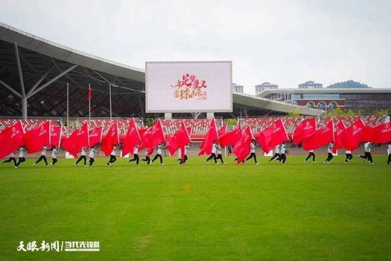 新版歌曲由常石磊编曲，黄轩、倪妮、王仁君等六十余位片中演员及小荧星艺术团致敬演唱,在激情昂扬的旋律中回望历史，一同以热情洋溢的歌声传达出亿万中国人民的心声，代表着中国电影人对党的真挚告白